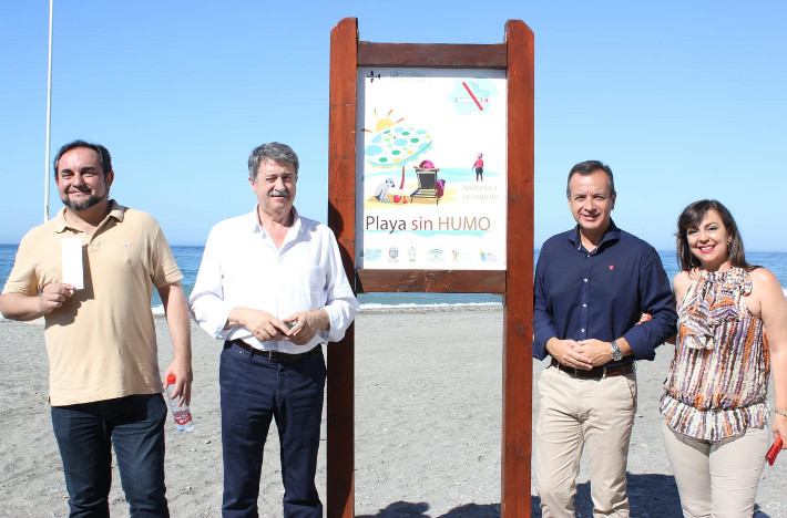Motril cuenta con la primera Playa sin Humo de todo el litoral andaluz